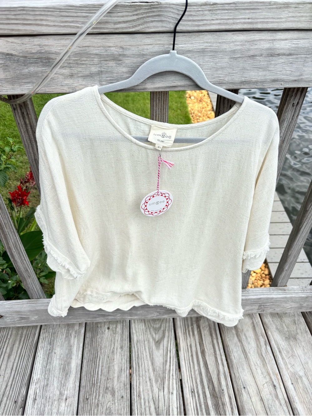 Umgee Cream Lightweight Linen Blend  Textured Ruffle Hem Blouse sz medium NWT